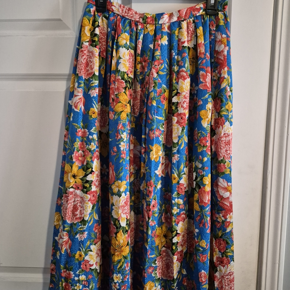 VTG Floral Blue Maxi Feminine Colorful Pleated Boho Flowy Coquette Skirt
